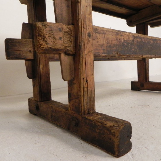 Banco de trabajo industrial de madera con tornillo de banco, 194 cm de largo, década de 1930. (photo 25 of 34)