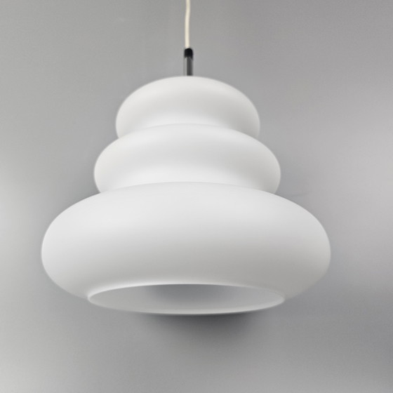 Image 1 of Lampe suspendue vintage par Peill et Putzler, Allemagne, 1960. Modèle AH 1. Verre au lait / Verre opalin. Blanc.