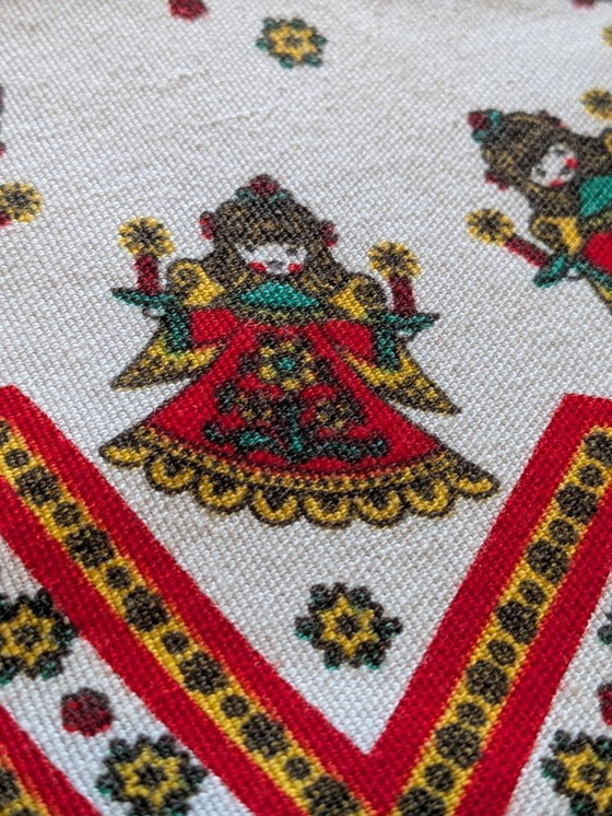 Image 1 of Rot-weißer Weihnachtsstern aus Baumwolle – Platzdeckchen mit Engeln & Sternen, 33cm