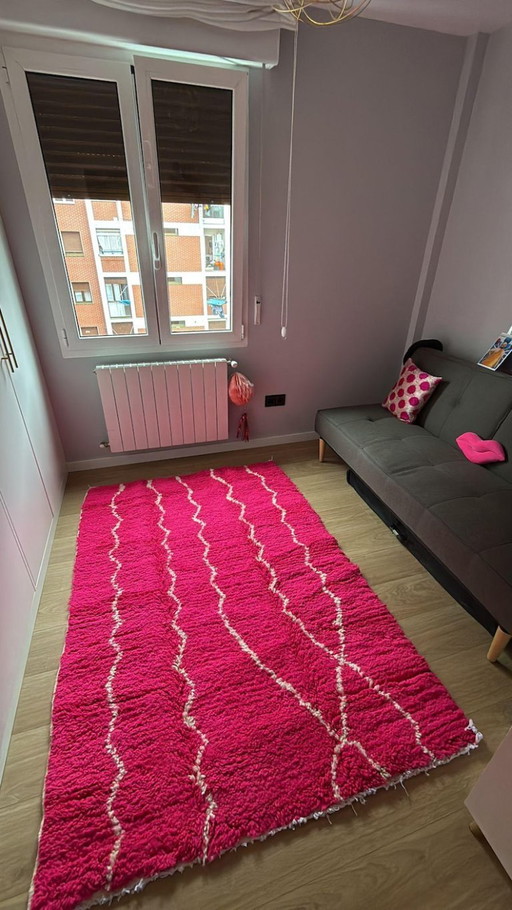 Hermosa alfombra rosa hecha a mano 250cm x 150cm