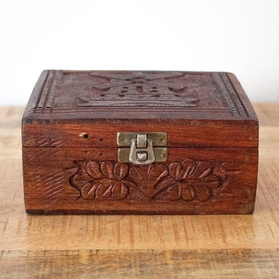 Scatola in Legno Vintage Intagliata a Mano con Decorazione a Mulino a Vento – Oggetti decorativi, Wood (photo 2 of 10)
