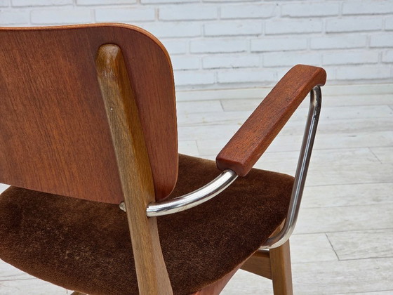 Image 1 of Poltrona danese, anni '60, rivestimento in velluto, braccioli in legno di teak, acciaio cromato.