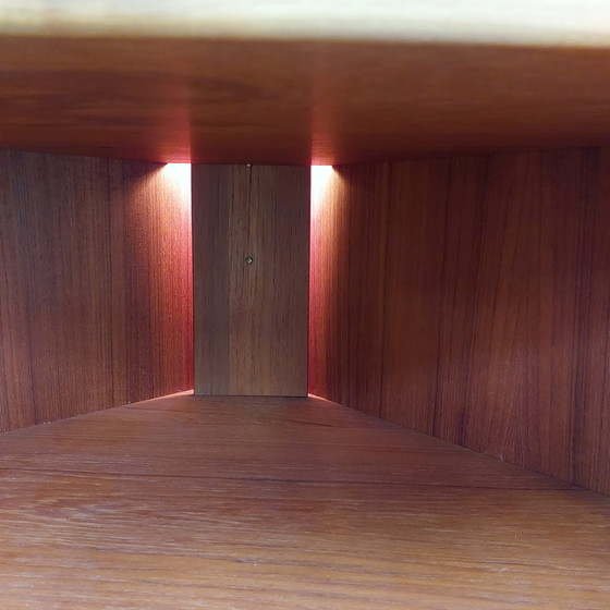 Image 1 of Mobile angolare danese d'epoca, vetrina angolare con illuminazione