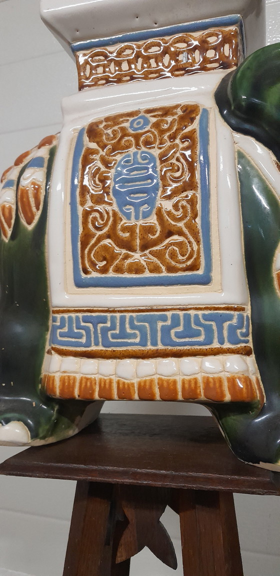 Image 1 of Tavolo in ceramica con pianta di elefante