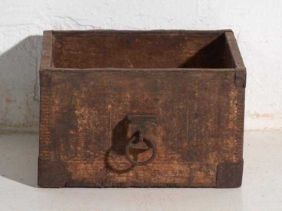 Antica misura per grano Dou in legno di olmo, Cina, circa 1900, Oggetti decorativi, Ferro, Marrone, Rustic (foto 6 di 9)