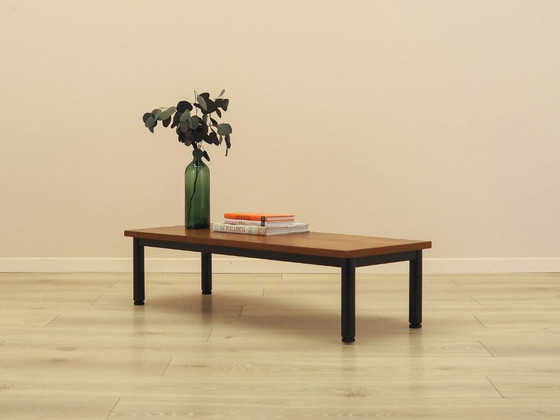 Dänischer Couchtisch mit furnierter Platte auf Metallbeinen, 1960er Jahre – Couchtische, Wood (photo 3 of 8)