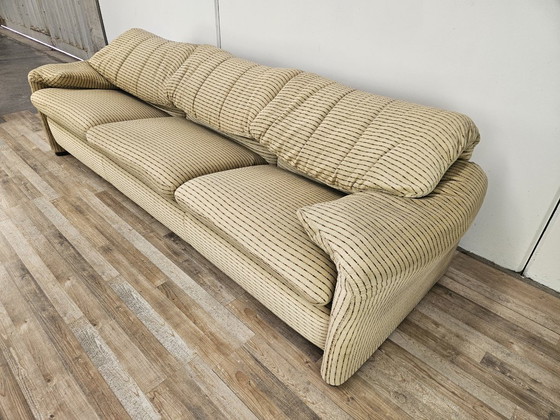 Maralunga driezitsbank van Vico Magistretti uit de jaren 70. – Cassina, 3-5 zitsbanken, Textile, Klassiek (photo 4 of 20)