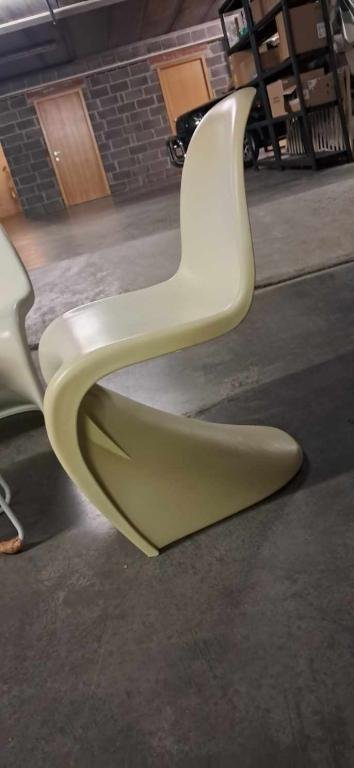 Image 1 of Panton chairs with tulip table