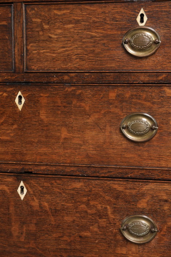 Beautiful Large Colorful English 18th Century Chest of Drawers/Commode with a Beautiful Patina – Wood (photo 11 of 13)