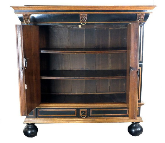 Image 1 of Credenza Zeeland del XVII secolo, in rovere.