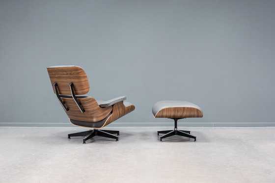 Image 1 of Sillón Eames + otomana