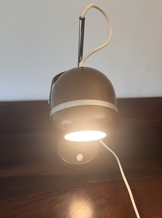 Image 1 of Lampada da scrivania a forma di bulbo oculare dell'era spaziale