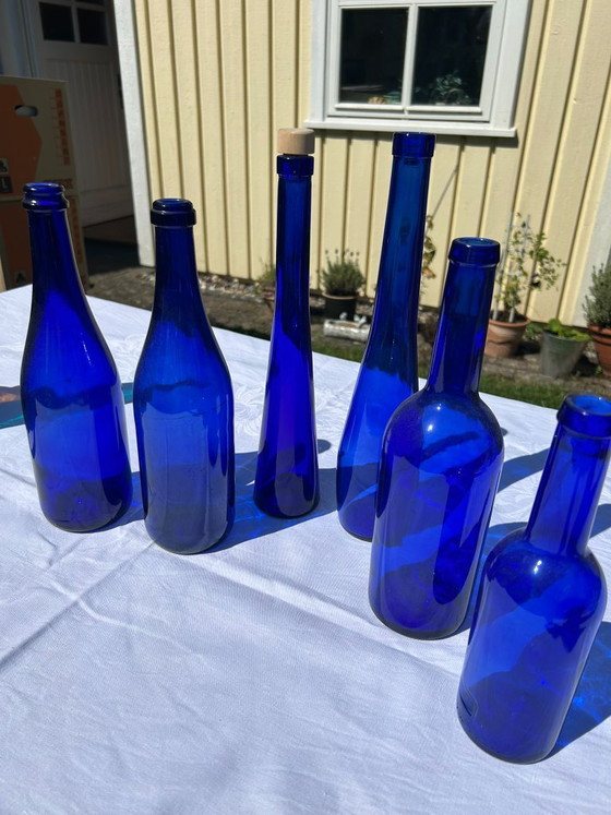 Image 1 of Set van 6 kobaltblauwe glazen flessen/vazen/vintage blauwe decoraties