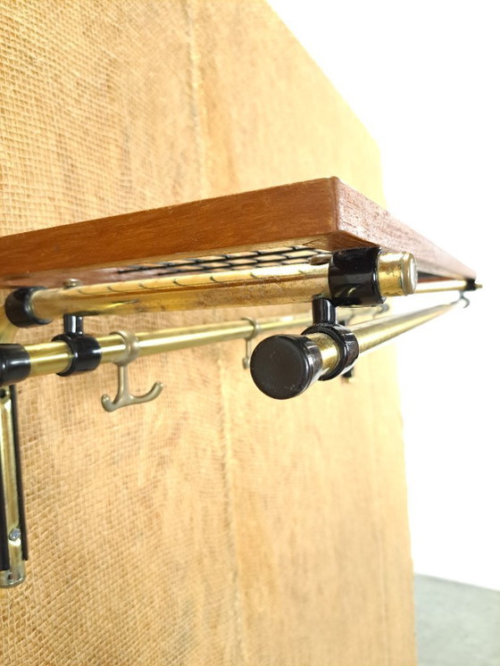 Image 1 of Appendiabiti Habo dalla Svezia in oro con legno di teak, n. 8