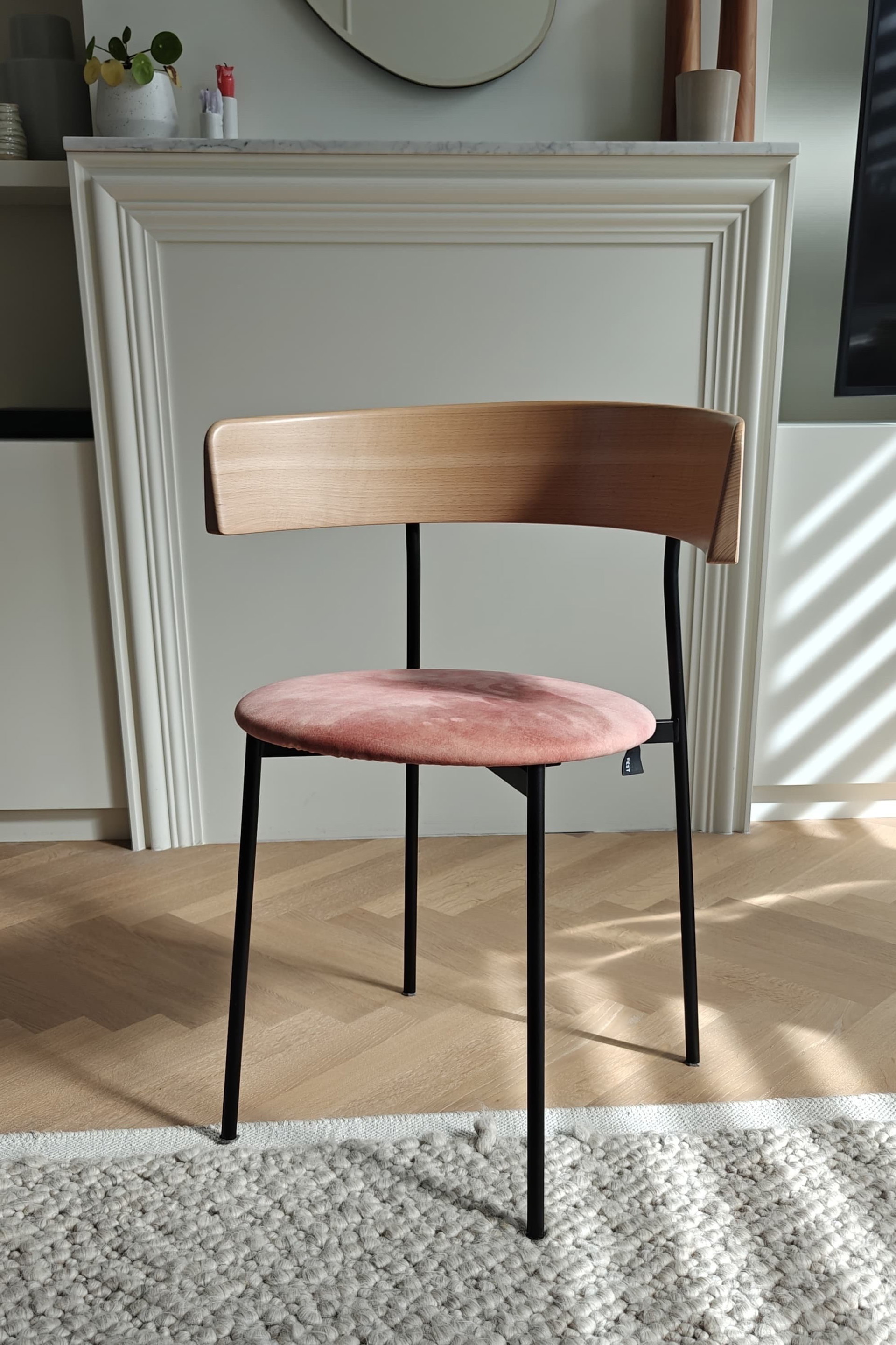 引取限定　fest amsterdam friday bistro chair Friday dining chair no arms - sand frame - black back (no