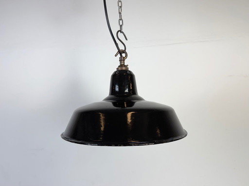 Lámpara colgante industrial de esmalte negro, década de 1960