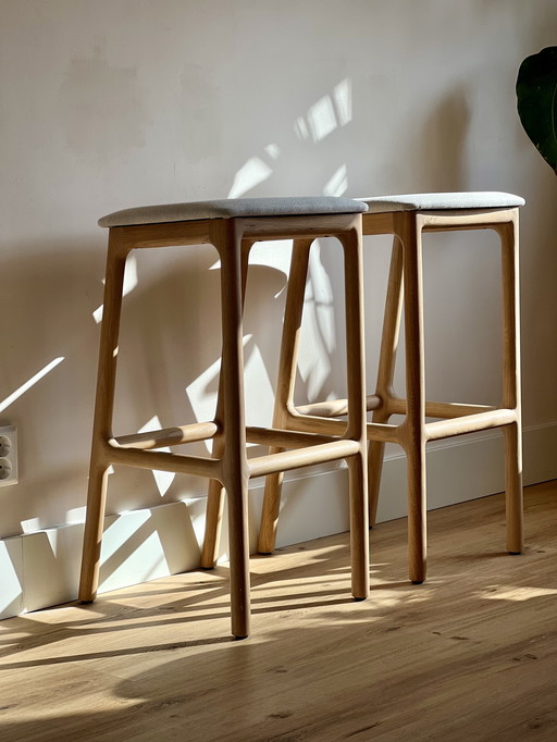 2 tabourets de bar Rocco neufs – 79 cm – Chêne massif – Charlie Pommier