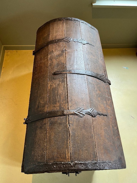 Image 1 of Cofre barroco antiguo - siglo XVIII