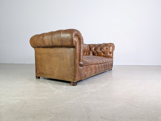Image 1 of Originele handgemaakte Chesterfield-bank, Engeland 1920, leer, antiek