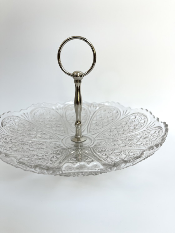 Image 1 of Vintage geperst glazen en metalen serveerschaal – Frankrijk, 20e eeuw