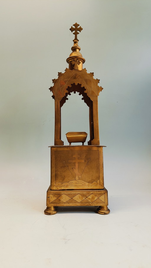 Osteuropäischer orthodoxer christlicher Reliquienaltar