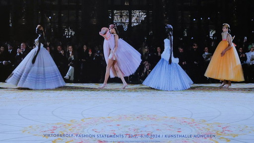 Manifesto originale dell'esposizione "Fashion Statements" di Victor &amp; Rolf
