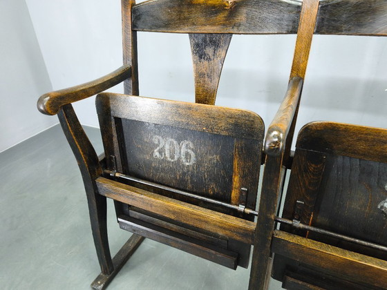 Image 1 of Rares bancs de cinéma en bois de hêtre tchécoslovaques des années 1920