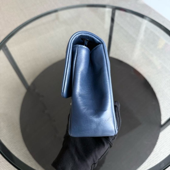 Image 1 of Chanel Seasonal Flap - 25 cm gewatteerd kalfsleer, blauw ruthenium, zilverkleurige hardware, serie 20