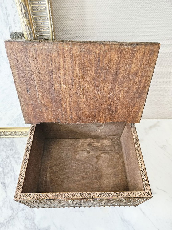 Image 1 of Seltene antike Truhe aus Holz und getriebenem Messing mit Flechtmusterdekor, signiert RMC, Sammlerbox