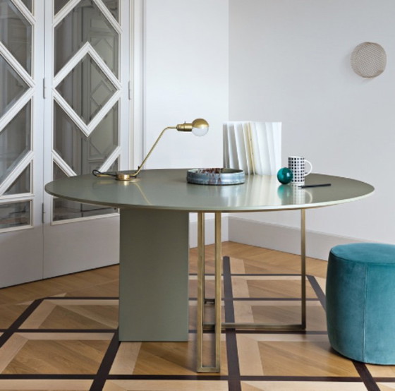 Meridiani dining table "Plinto" round Ø 140 cm, custom size, Sage high-gloss lacquer / brass – list price (photo 5 of 5)