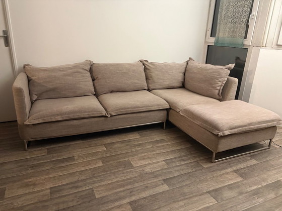 Image 1 of Divano angolare con chaise longue in tessuto beige