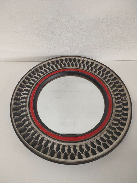 Image 1 of Rare miroir suspendu vintage en céramique des années 1970 (style sgraffito)