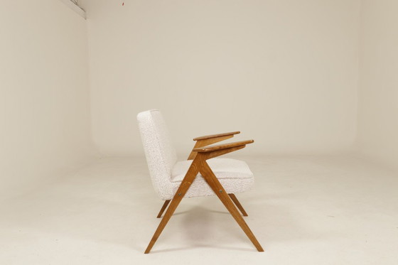 Image 1 of Fauteuil vintage chêne rustique pearl bouclé conclu par Chierowski 