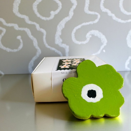 Broche de style Marimekko faite à la main en forme de fleur verte woden