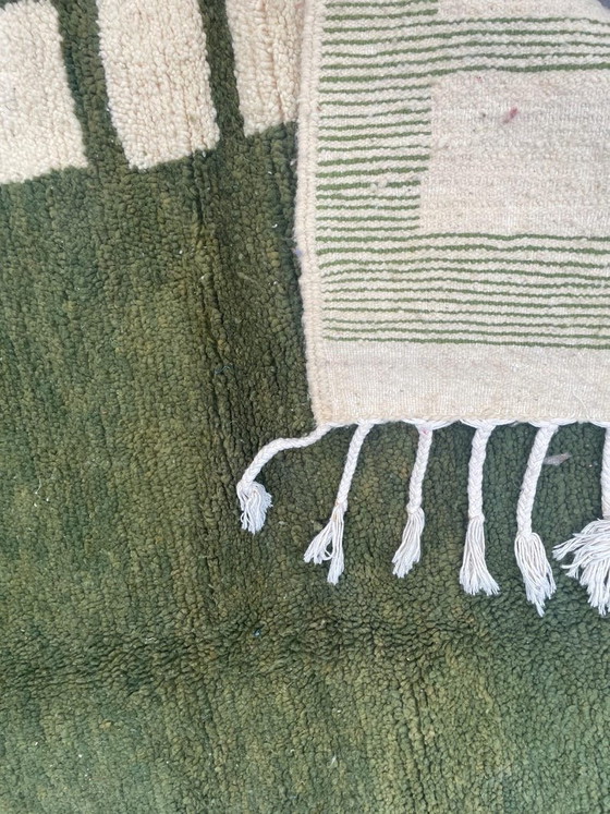 Image 1 of Alfombra bereber Atlas hecha a mano, artesanía tradicional, verde y blanco, 150 x 250 cm.