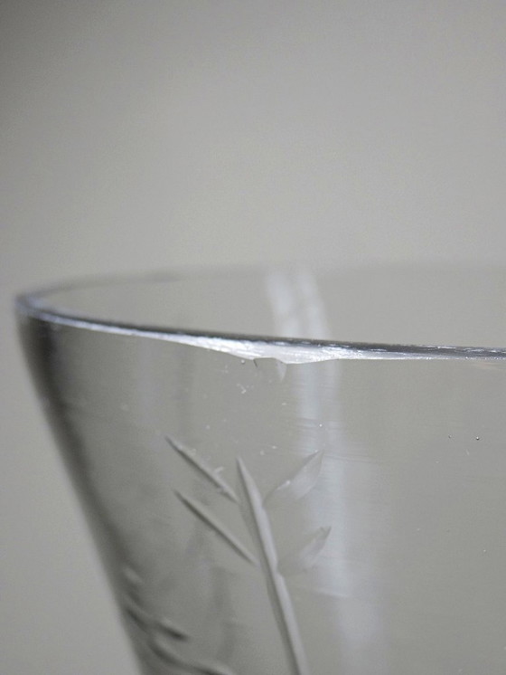 Image 1 of Très grand vase en verre soufflé gravé vintage années 2000 style ancien