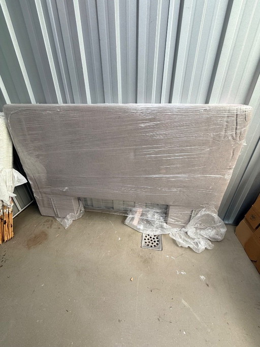 Cabecero Swiss Sense, para cama de 160 cm, tejido Chivasso gris claro.