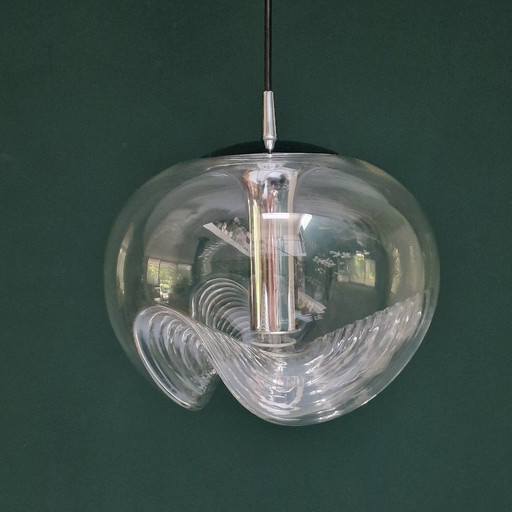 Vintage Space Age hanglamp – Peill & Putzler “Wave” / “Futura” – 1970s Duitsland – Glas en Metaal – Ø 32 cm. Space Age Design.