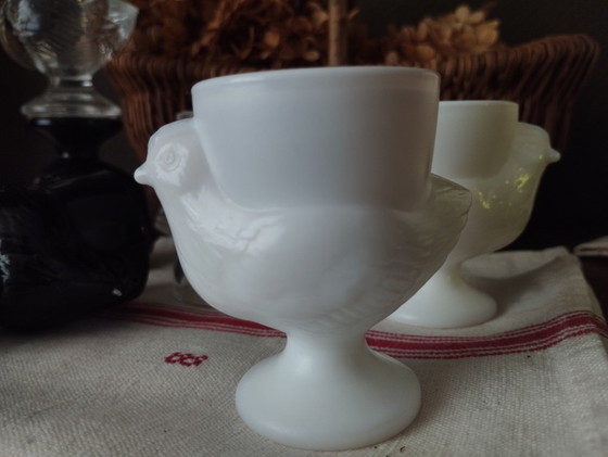 Image 1 of Portauova vintage a forma di pulcino in vetro e opalino