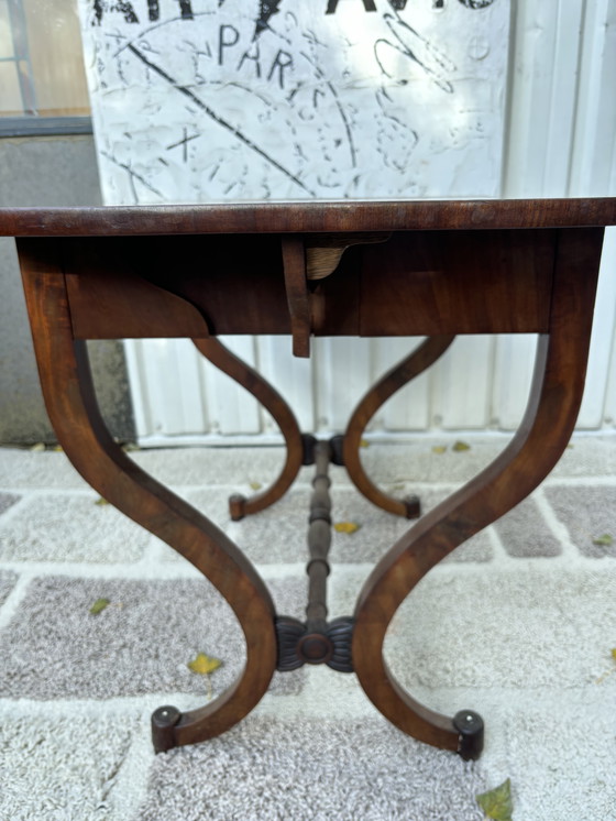 Image 1 of Vintage 1830 naaitafel noten hout 