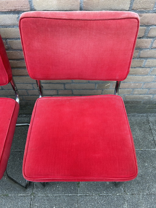 Deux chaises vintage en tissu côtelé avec structure tubulaire chromée