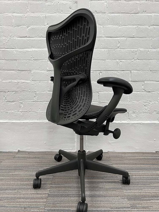 Image 1 of Herman Miller Mirra 2 Butterfly Bureaustoel