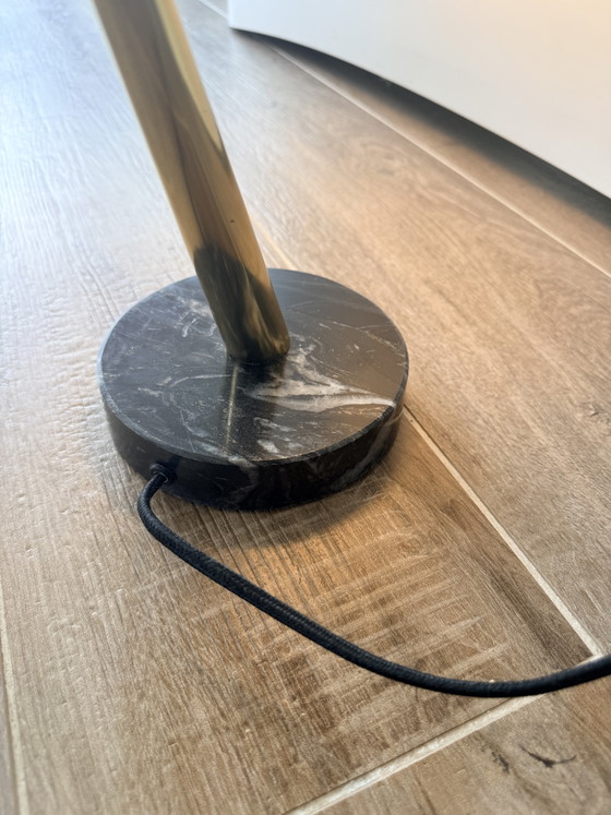 Eichholtz Cordero bureaulamp in messing, zwart metaal en marmer. – Bureaulampen, Marble, Metal (photo 11 of 13)