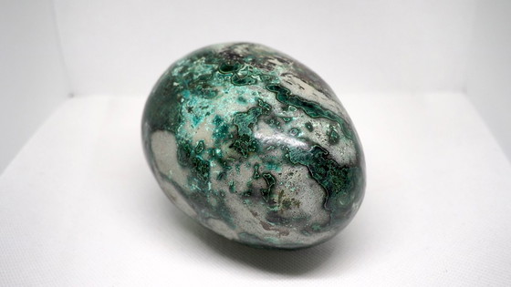 Image 1 of 11cm / 1kg raw AAA+ malachite carved egg