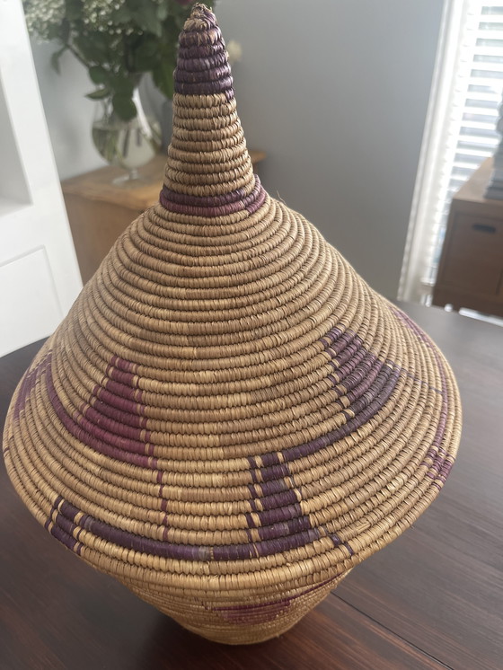 Image 1 of Cestino Tutsi intrecciato strettamente con coperchio Ruanda