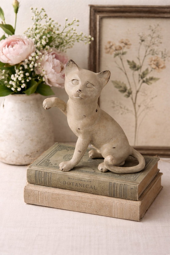 Image 1 of Encantadora figurita de gato de cerámica