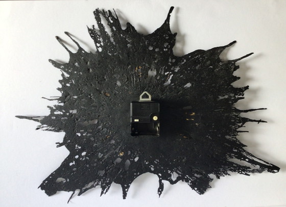 Image 1 of Orologio da parete brutalista in metallo