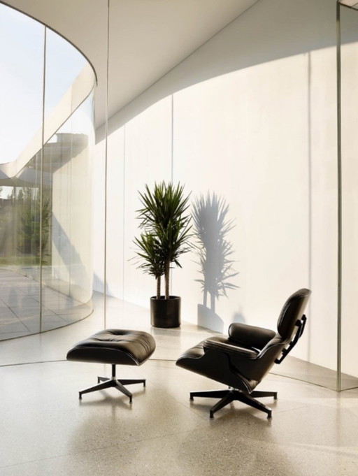 Originele Vitra Eames Lounge Chair + Ottoman – Tijdloos Design (2002)