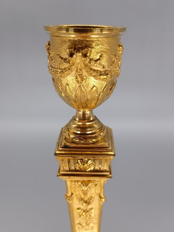 Image 1 of Coppia di candelieri in bronzo dorato e cesellato in stile Luigi XVI del XIX secolo
