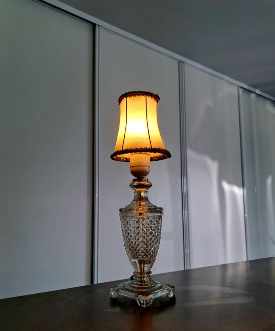 Image 1 of Lampe de table en verre taillé en diamant